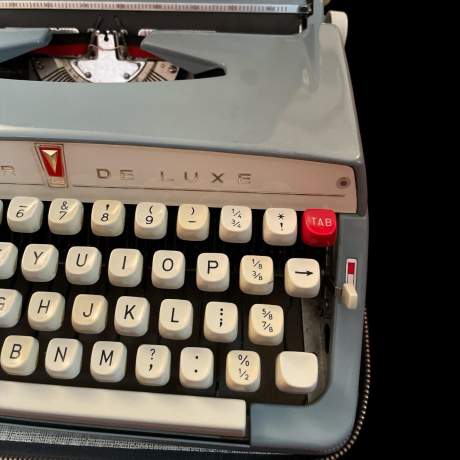 1970's Portable Brother Deluxe Typewriter image-3