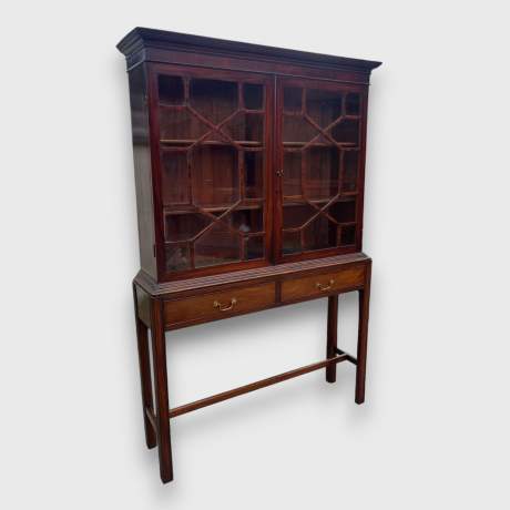 A Georgian Mahogany Bookcase on Stand image-1