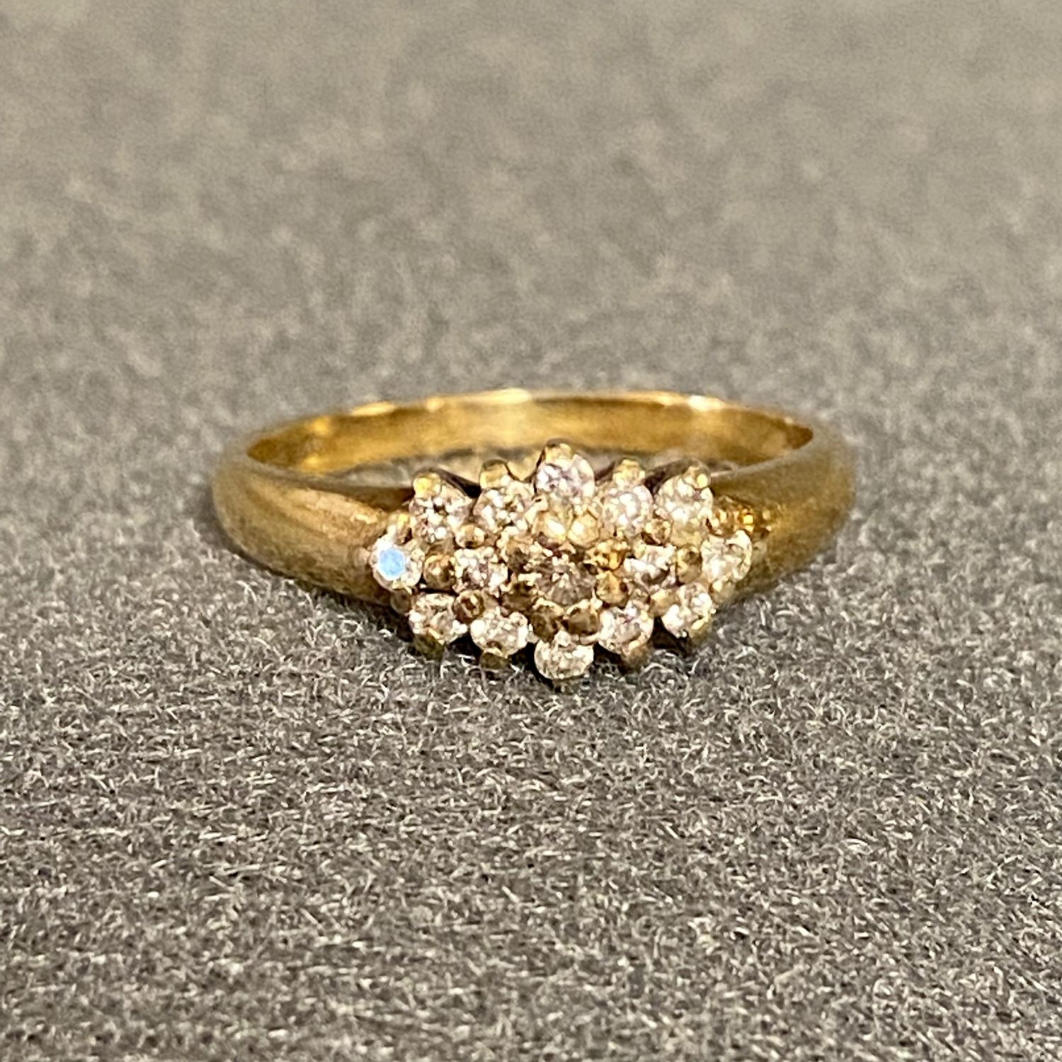 9ct Gold Diamond Ring - Jewellery & Gold - Hemswell Antique Centres