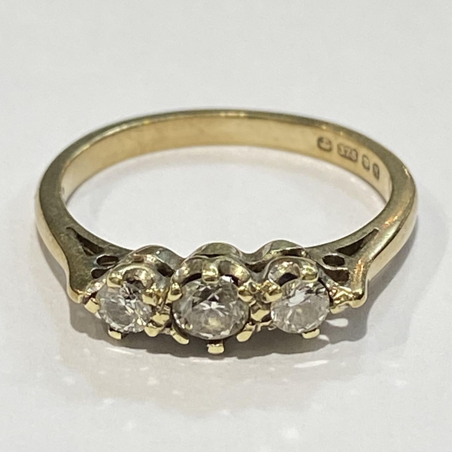 9ct Gold Diamond Ring - Jewellery & Gold - Hemswell Antique Centres