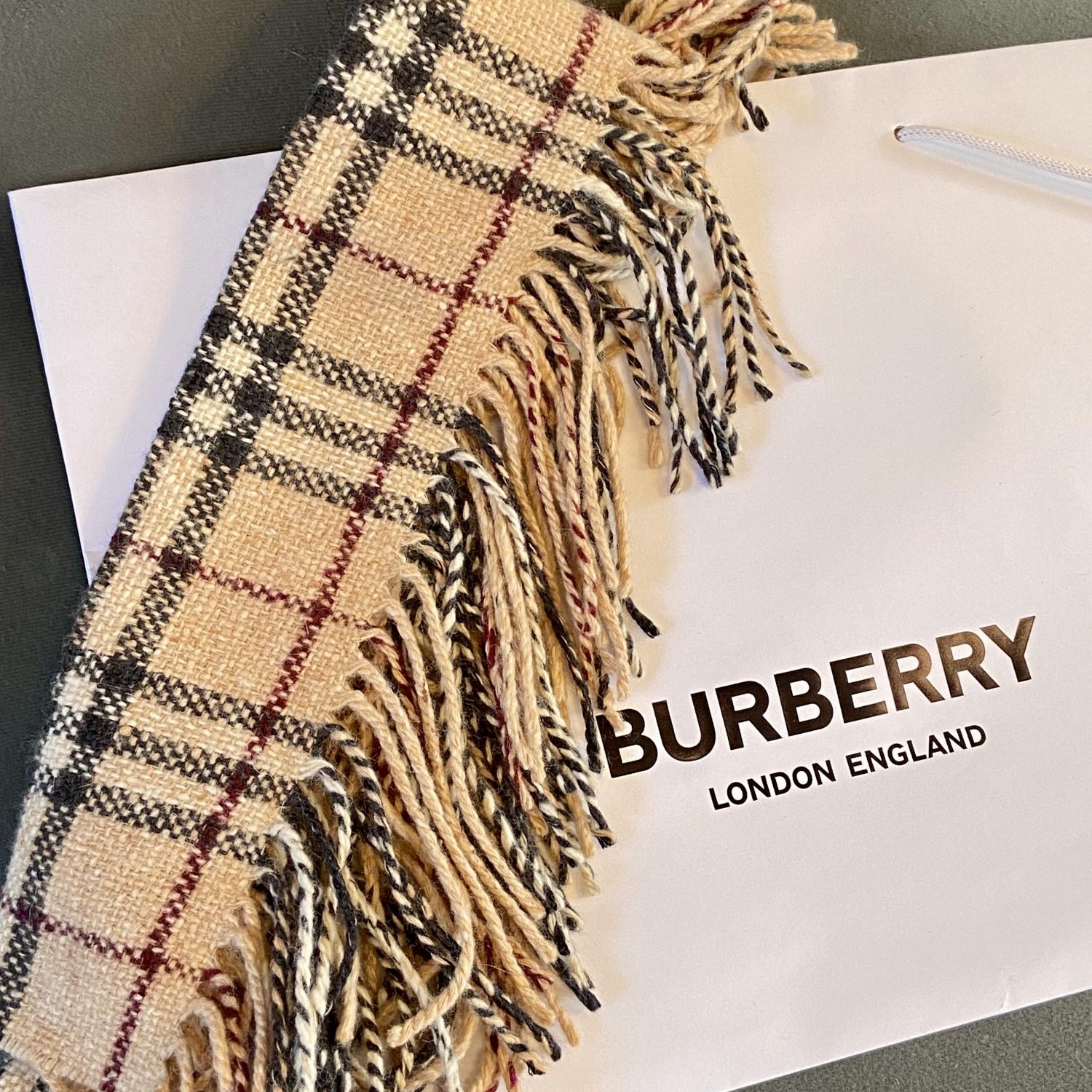 Burberry Merino Wool and Cashmere Tassel Scarf - Womens Vintage Clothing -  Hemswell Antique Centres