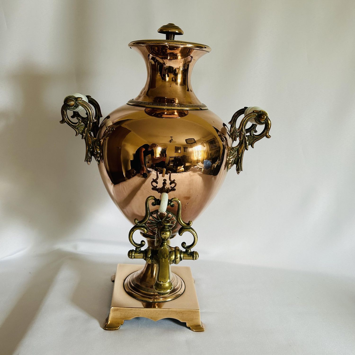 Antique Victorian quality copper & brass samovar in Antique Brass
