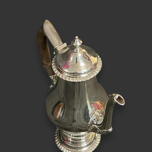 Early 20th Century Pair of Silver Jugs image-4