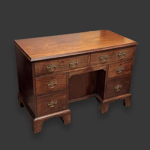 George III Mahogany Kneehole Desk image-1