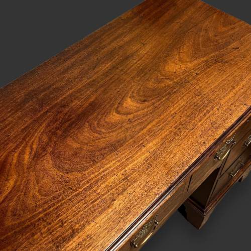 George III Mahogany Kneehole Desk image-2