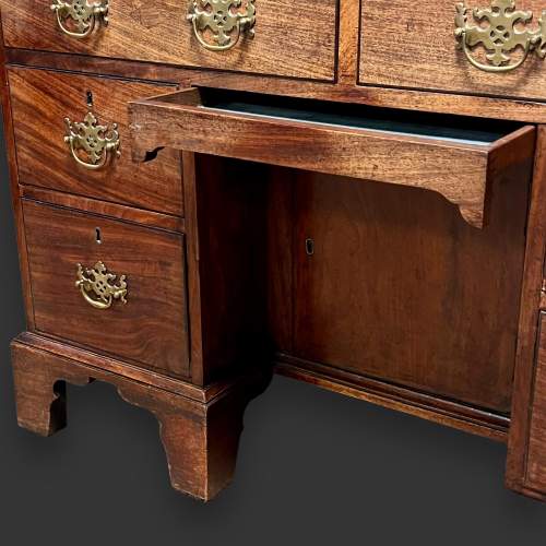 George III Mahogany Kneehole Desk image-5