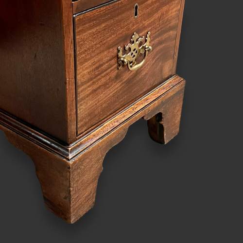 George III Mahogany Kneehole Desk image-6