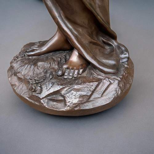 A Finely Cast Bronze Figure depicting a Mother with Cherub image-5