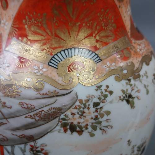A Quality Pair of Japanese Kutani Hand Painted Vases image-4