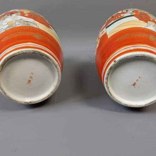 A Quality Pair of Japanese Kutani Hand Painted Vases image-6