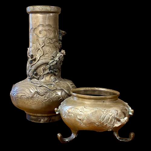 Pair of 19th Century Japanese Bronze Vases on Stands image-3