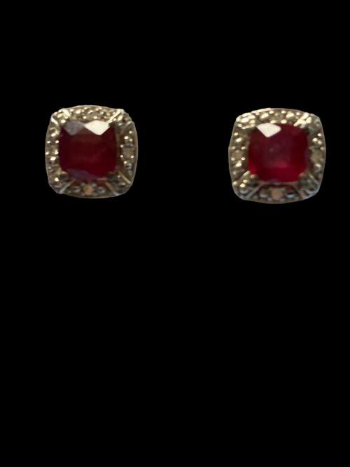 Madagascon Ruby and Diamond Pendant Set image-3