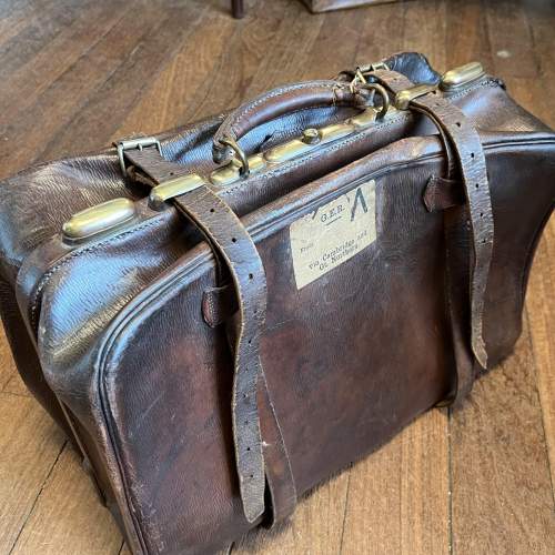 Antique Leather Gladstone Bag With Brass Fittings image-3