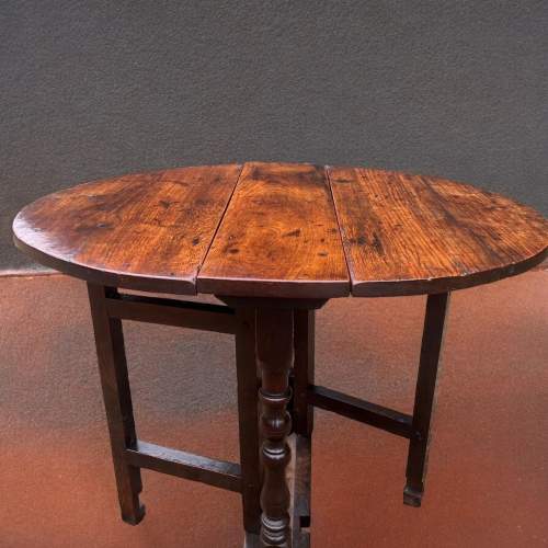 A Small Late 17th Century Oak Gateleg Table image-4