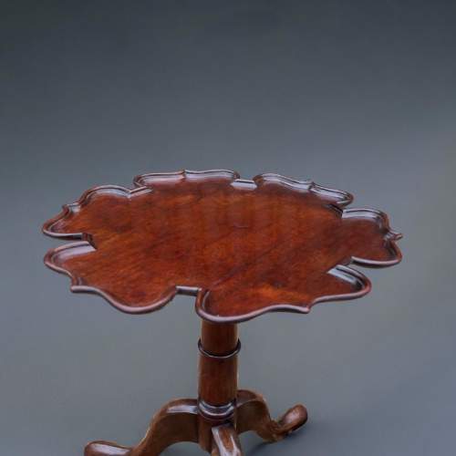 A Pair of Edwardian Period Mahogany Scalloped Wine Tables image-4