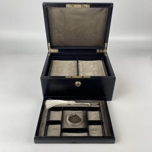 Classic Victorian Leather Jewellery Box - Bramah Lock and Key image-4