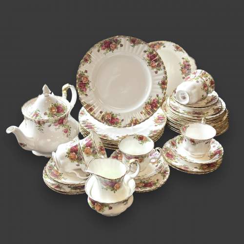 Royal Albert Old Country Roses Tea and Part Dinner Service image-1