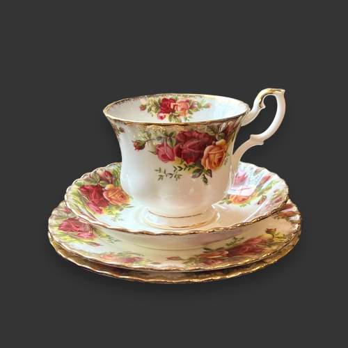 Royal Albert Old Country Roses Tea and Part Dinner Service image-2