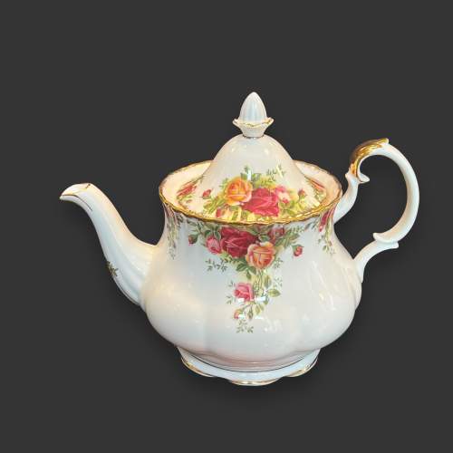 Royal Albert Old Country Roses Tea and Part Dinner Service image-3