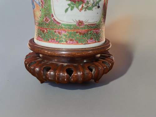 A Fine Quality Antique Cantonese Lamp image-3