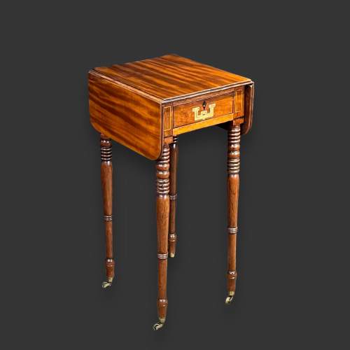 18th Century Mahogany Pembroke Table image-1