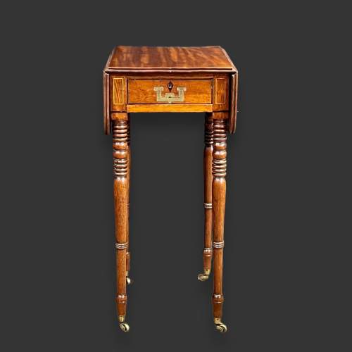 18th Century Mahogany Pembroke Table image-2