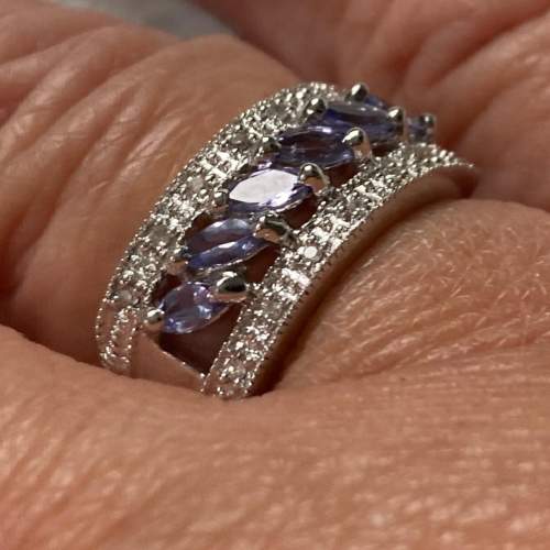 9ct Gold Tanzanite and Diamond Dress Ring size M image-5