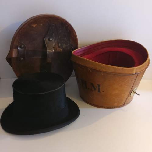 Leather Hat Box With Top Hat and Original Working Key image-2