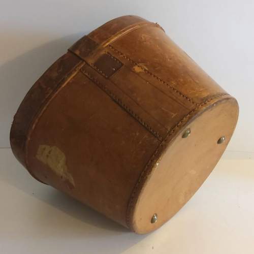 Leather Hat Box With Top Hat and Original Working Key image-5