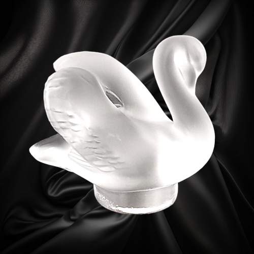 Lalique Crystal Glass Swan image-1