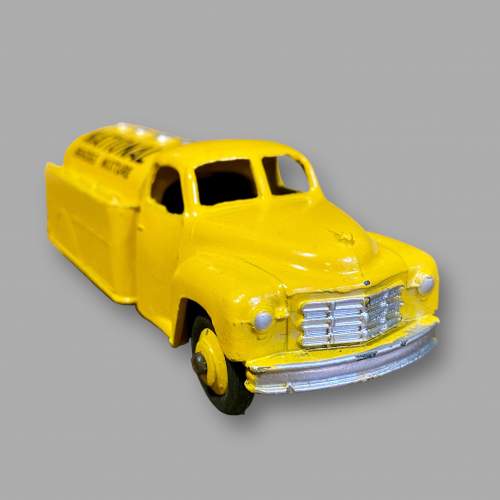 Dinky Toys 443 Studebaker National Benzole Tanker image-2