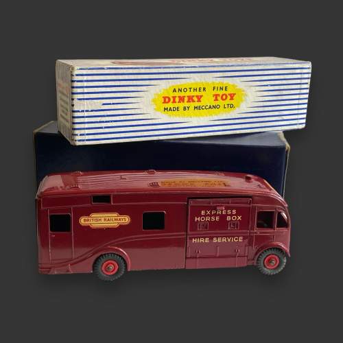 Dinky 981 British Railways Horsebox with Original Box image-1