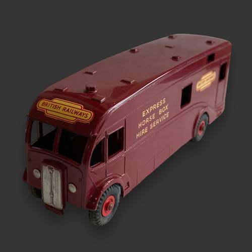 Dinky 981 British Railways Horsebox with Original Box image-2