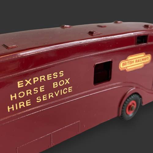 Dinky 981 British Railways Horsebox with Original Box image-4