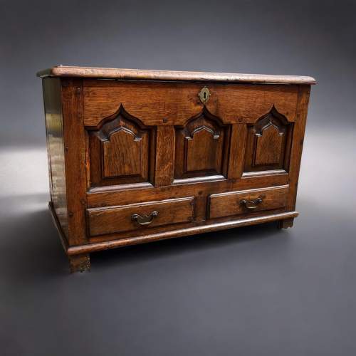 A Charming 18th Century Welsh Oak Coffor Bach image-1