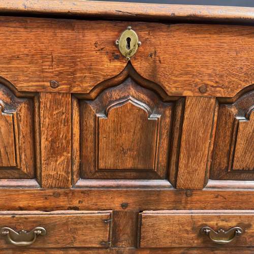 A Charming 18th Century Welsh Oak Coffor Bach image-4