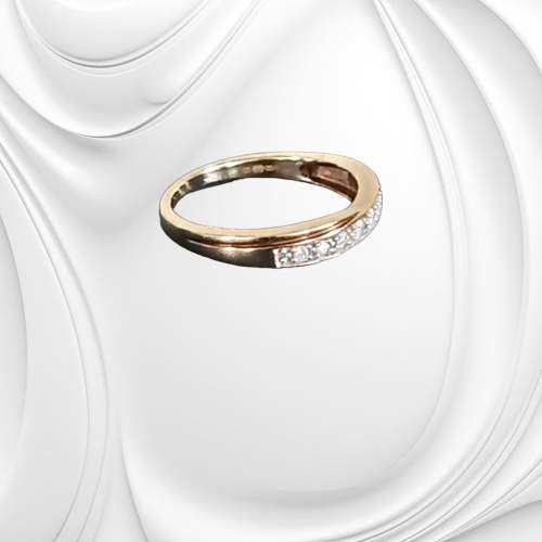 9ct Gold Diamond Ring image-4