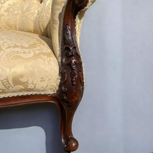 A Fine Quality Victorian Period Walnut Chaise Longue image-2