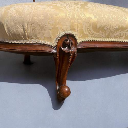 A Fine Quality Victorian Period Walnut Chaise Longue image-4