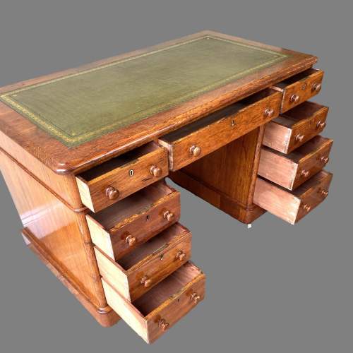 A Victorian Oak Rounded Corner Pedestal Desk image-5