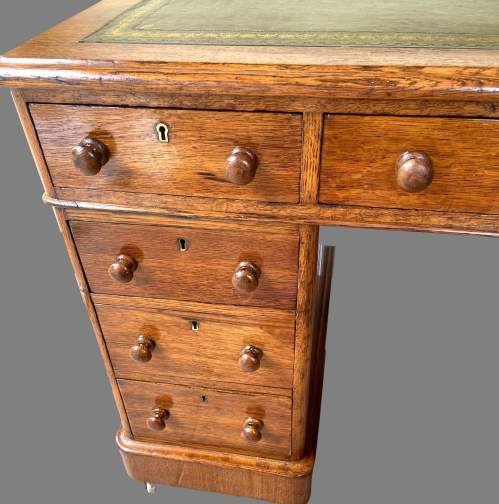 A Victorian Oak Rounded Corner Pedestal Desk image-6