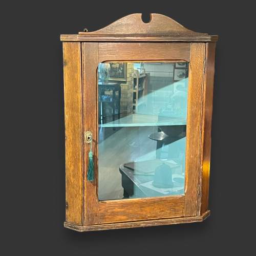 Early 20th Century Oak Corner Cabinet image-2