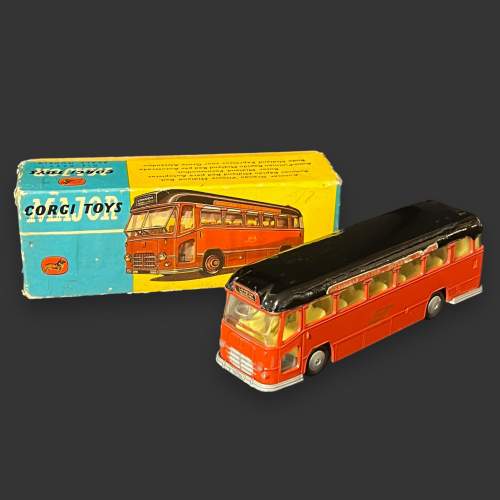 Corgi 1120 Midland Red Motorway Express Coach image-1