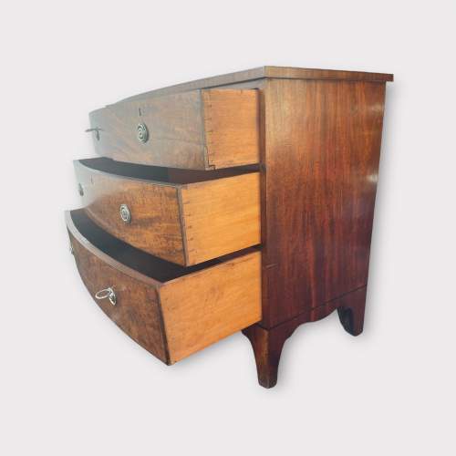 18th Century Georgian Mahogany Bow Front Chest image-2