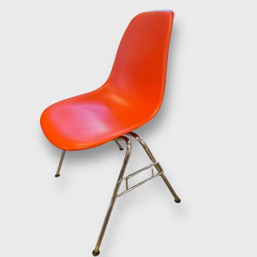 Pair of Vitra Eames Side Chairs image-2