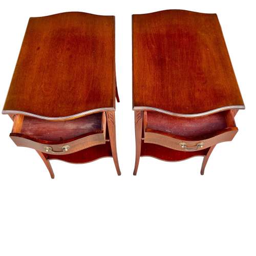 Pair of Mahogany Lamp Tables image-2