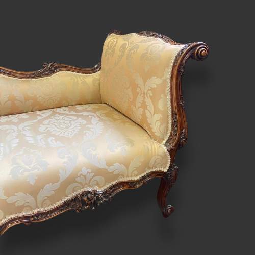 Victorian Walnut Serpentine Shaped Settee image-4