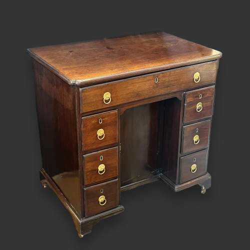 George III Mahogany Kneehole Desk image-1