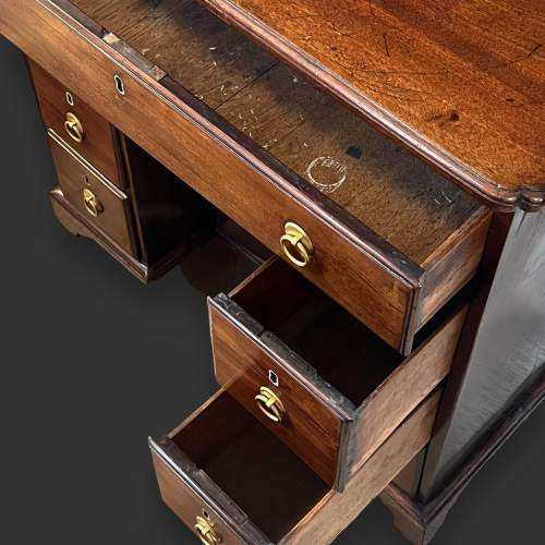 George III Mahogany Kneehole Desk image-3