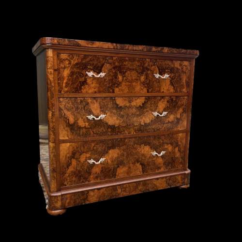 A Superb Quality Victorian Period Burr Walnut Chest of Drawers image-1